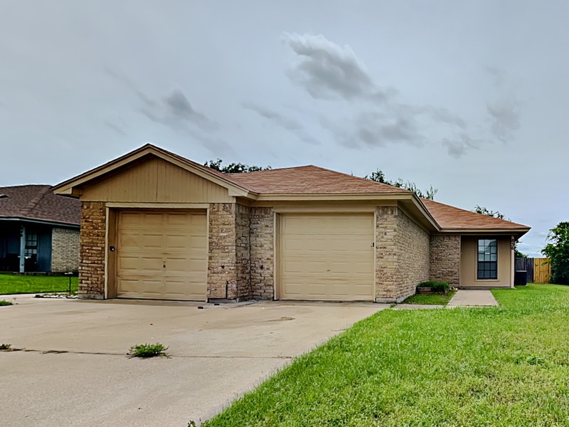 Saginaw Condo: 836 White Rock St