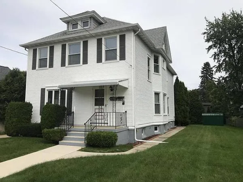 Manitowoc Condo: 1325 South 9th Street - Lower