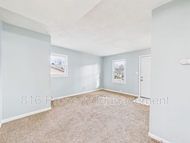 Grandview Condo: 6104 E 152nd Ter