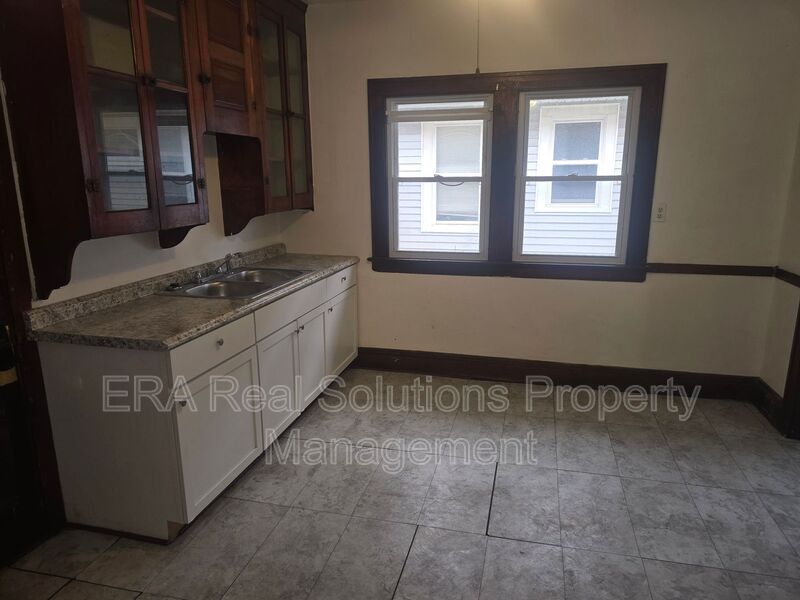 Cleveland House: 2282 Sartatoga Ave