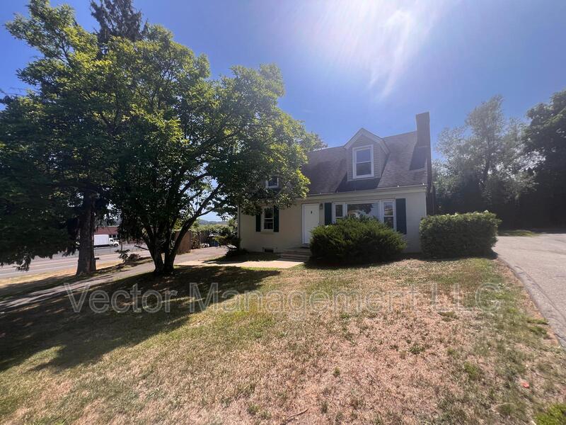 Hamden House: 2628 State Street - House