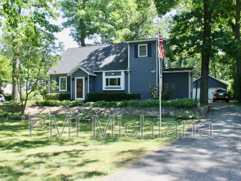 South Bend House: 52554 Kenilworth Rd