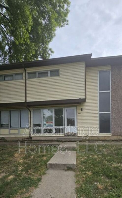 Kansas City House: 911 N 70th Ter