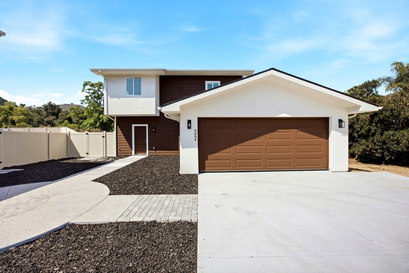 Lakeside House: 9094 Los Coches Road