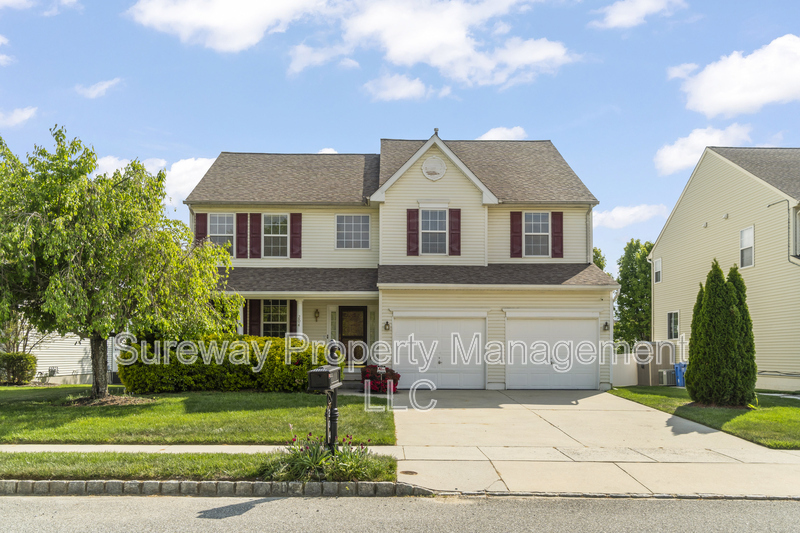 Woolwich Township House: 204 Spruce Trail