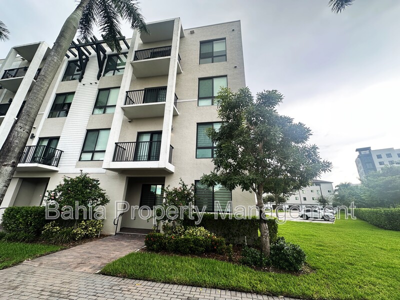 Doral Condo: 4636 NW 84th Ave
