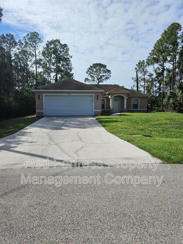 Lehigh Acres House: 2707 26th St. W