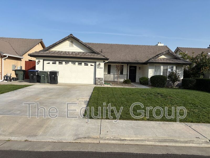 Visalia House: 3908 South Dans St