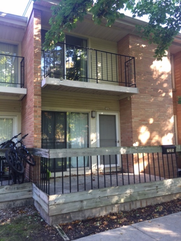 Oshkosh Condo: 725 W 9th Ave