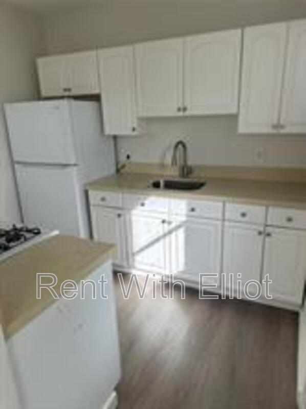 hollywood House: 1834 Fletcher st