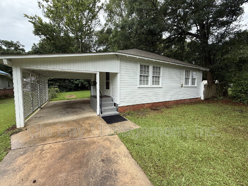 Mobile House: 454 Magnolia Rd