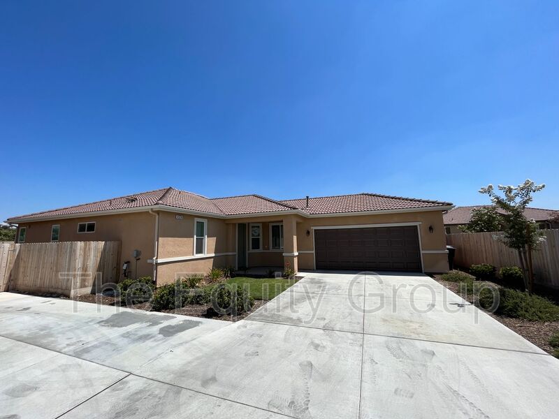 Visalia House: 4526 West Flagstaff Ave