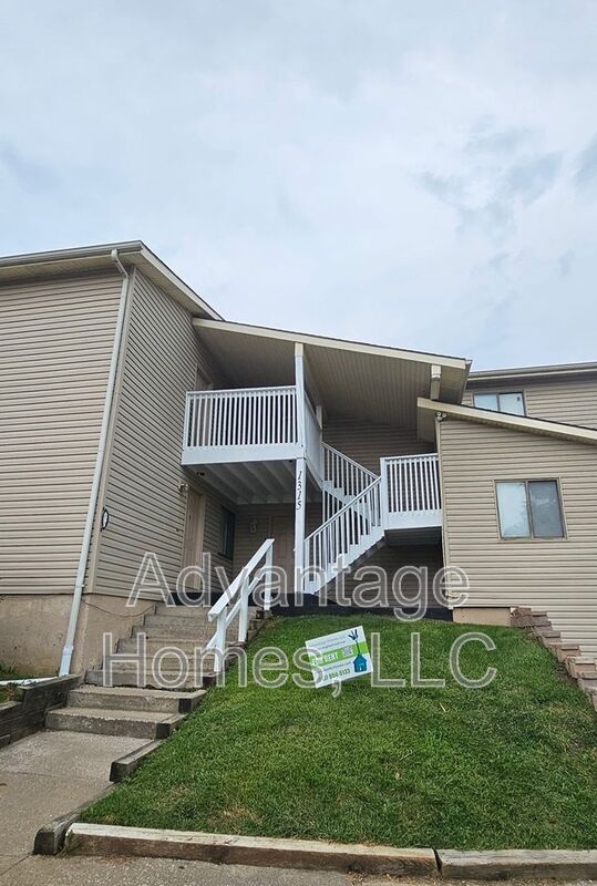 Olathe House: 1315 E 123rd Ter B