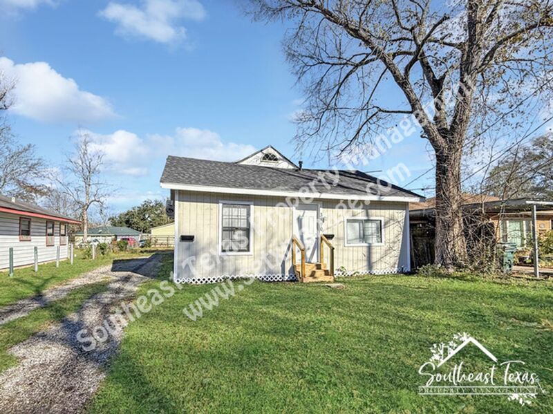 Beaumont House: 3890 Harding Drive