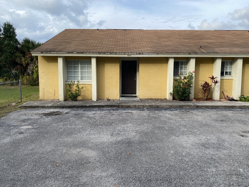 Orlando House: 1913 Truman Rd