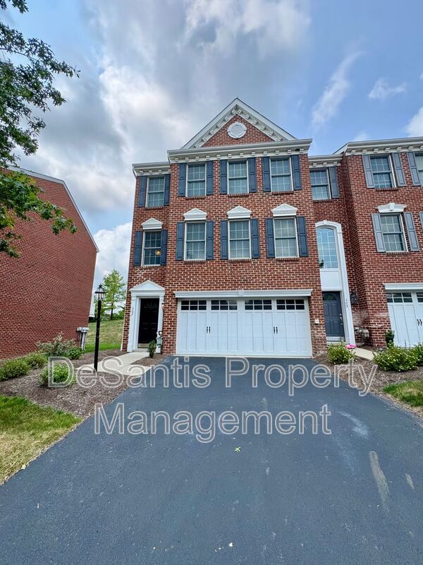 Wexford Townhome: 307 Marshall Heights Drive