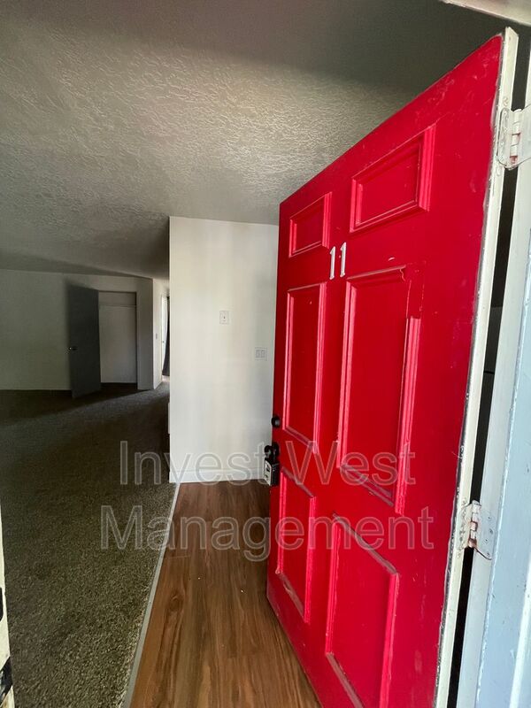 Longview Condo: 1950 Dorothy Avenue