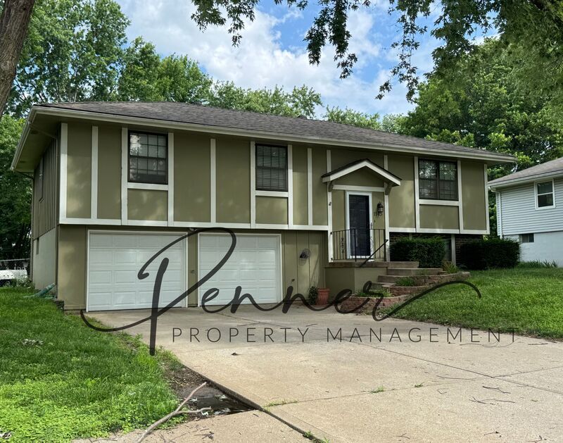 Blue Springs House: 1145 NE 9th St