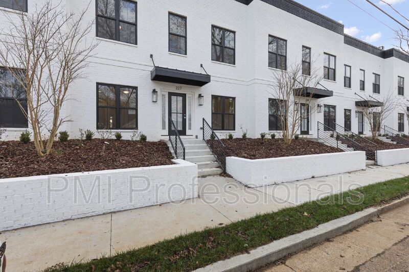 Murfreesboro Townhome: 225 S Bilbro Ave