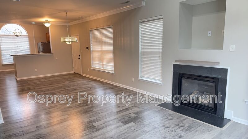3BR Townhouse Condo with Garage "ASK ABOUT OUR ZERO DEPOSIT" - Photo 4