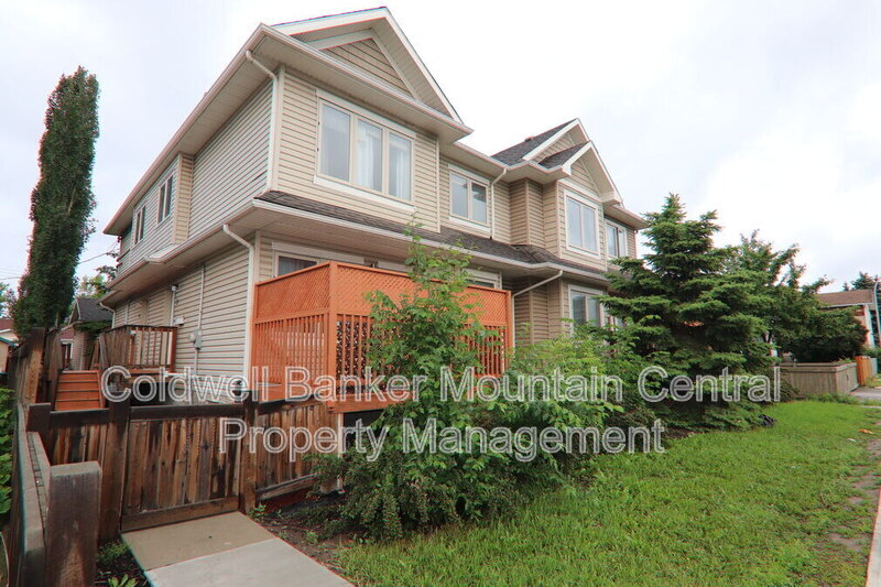 Edmonton Condo: 9648 106 AVE NW