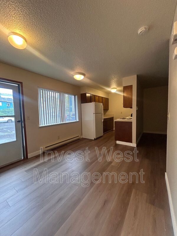 Vancouver House: 1701 E Reserve Street