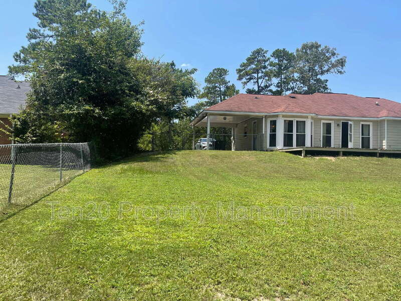 Phenix City House: 707 Lee Rd 437