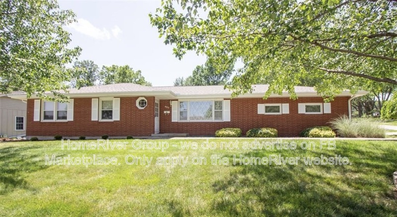 Blue Springs House: 805 NW Kabel St