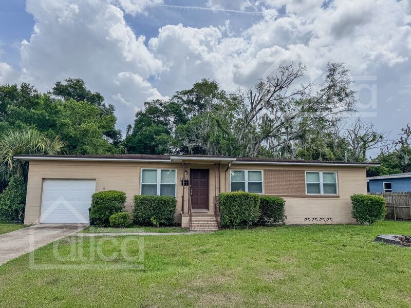 Jacksonville House: 2845 Holly Point Dr