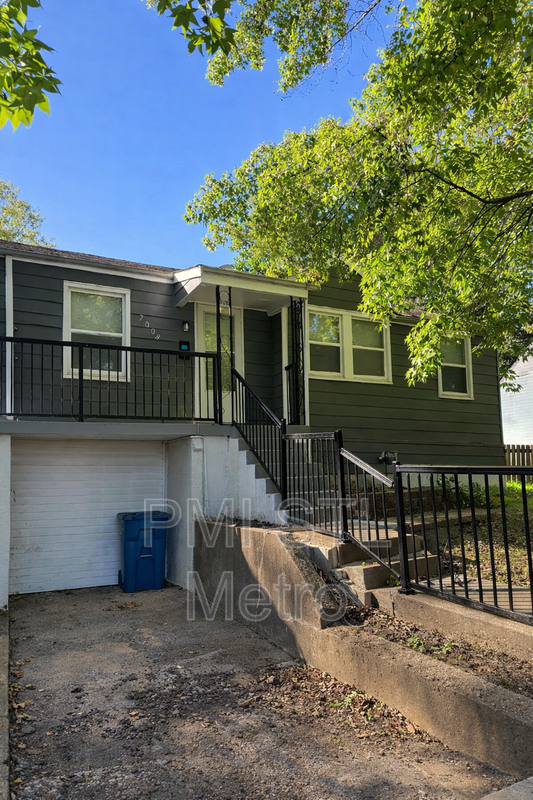 St. Louis House: 7008 Paisley Drive