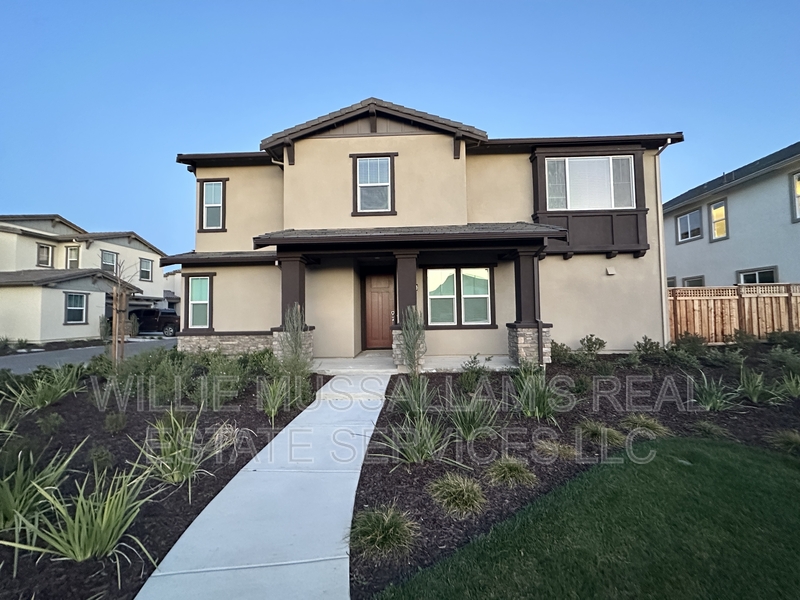 Lathrop House: 16176 Adler Street