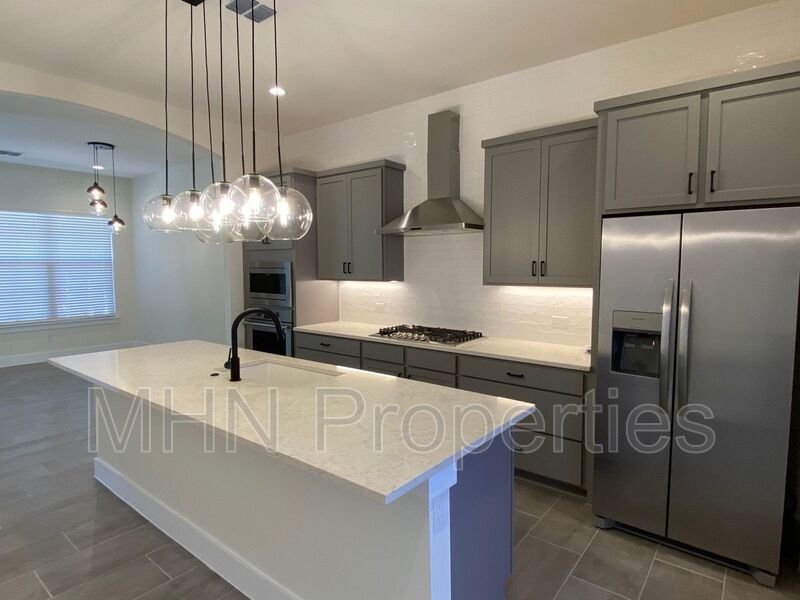 GORGEOUS 2-Story/4 Bed/3.5 Bath Newly built home close to parks, Pearl, and more! - Photo 9