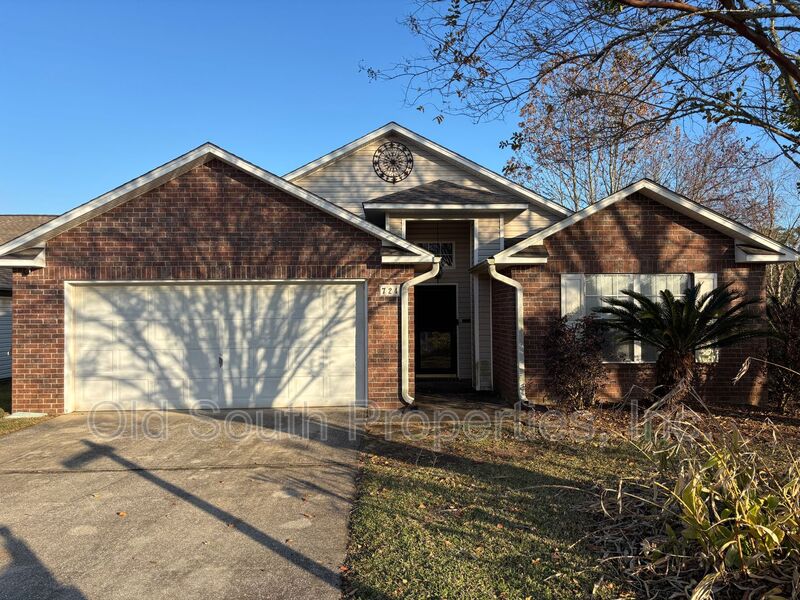 Cantonment House: 724 Hanley Downs