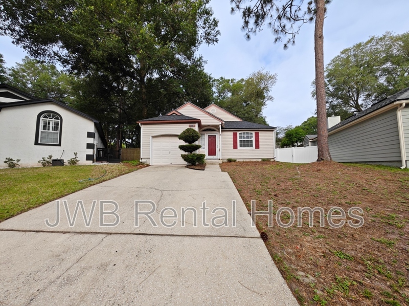 Jacksonville House: 1110 Radis Pl