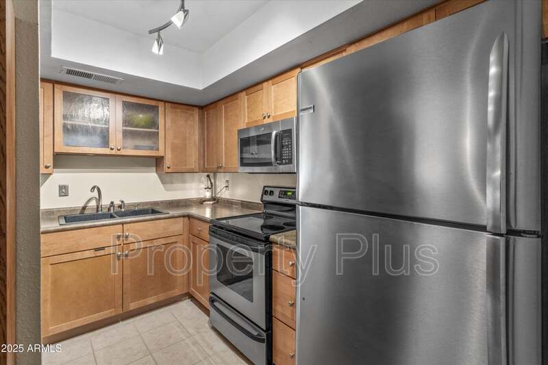 Tempe Townhome: 6810 S Snyder Ln