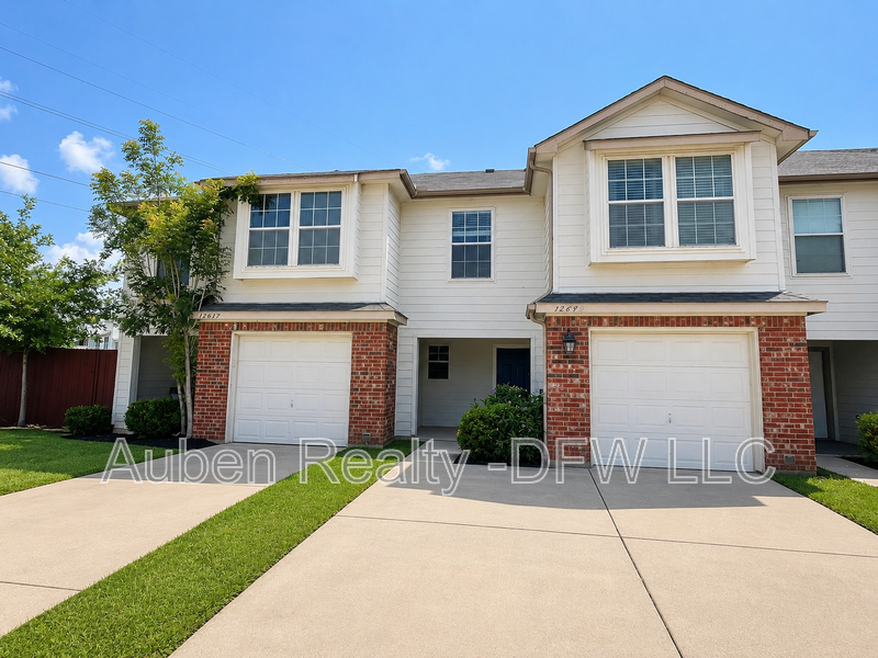 Fort Worth House: 12649 Bay Avenue