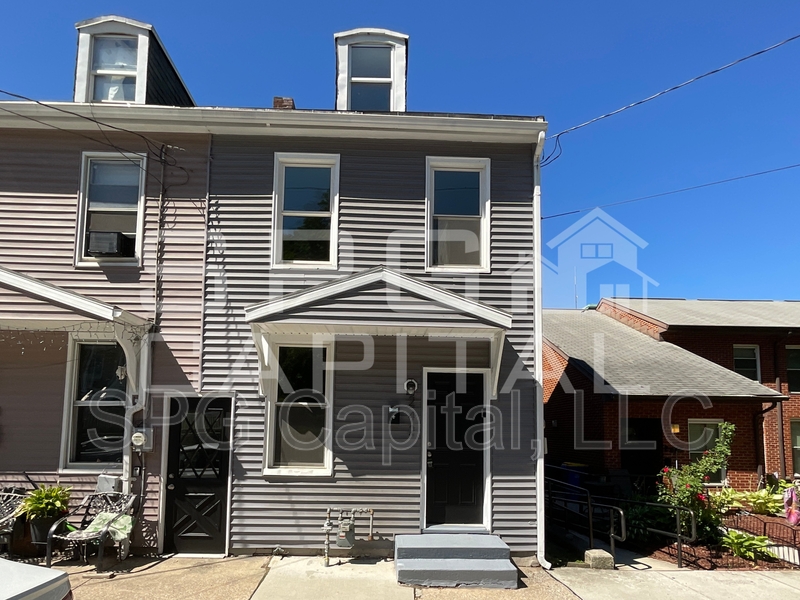 Harrisburg House: 242 South 2nd Street