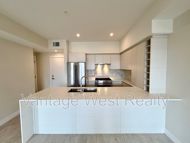 Kelowna Condo: 410-1925 Enterprise Way