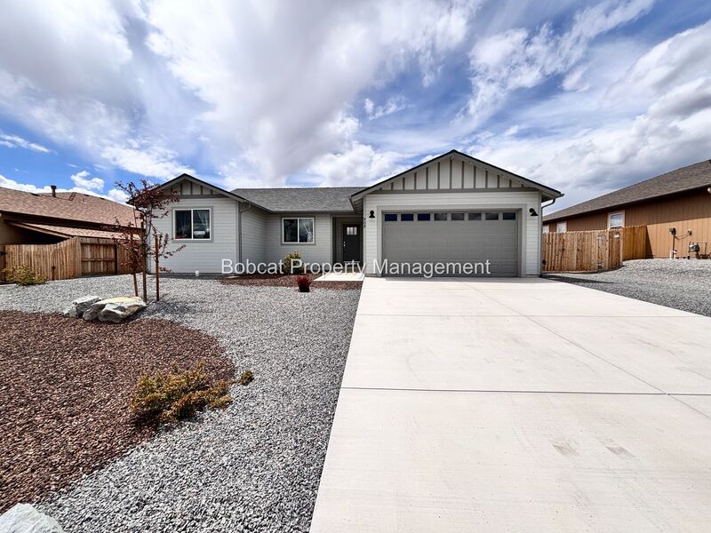 Dayton House: 909 Saltbrush Rd