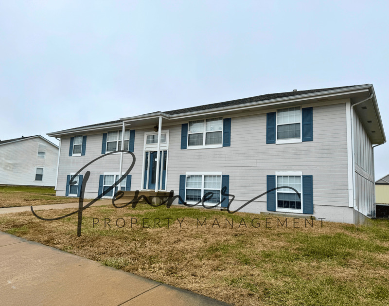 RAYMORE House: 132 N CREST DR