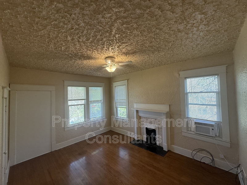 Tuscumbia Condo: 1014 East 1st Street - B