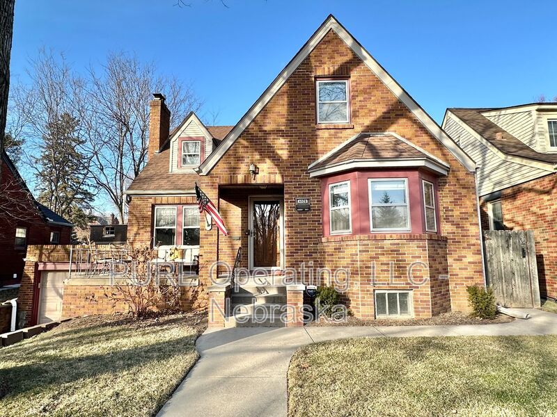 Omaha House: 4928 N Happy Hollow Blvd