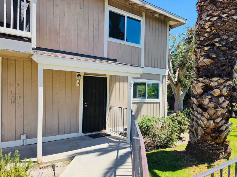 Costa Mesa House: 1984 Anaheim Avenue
