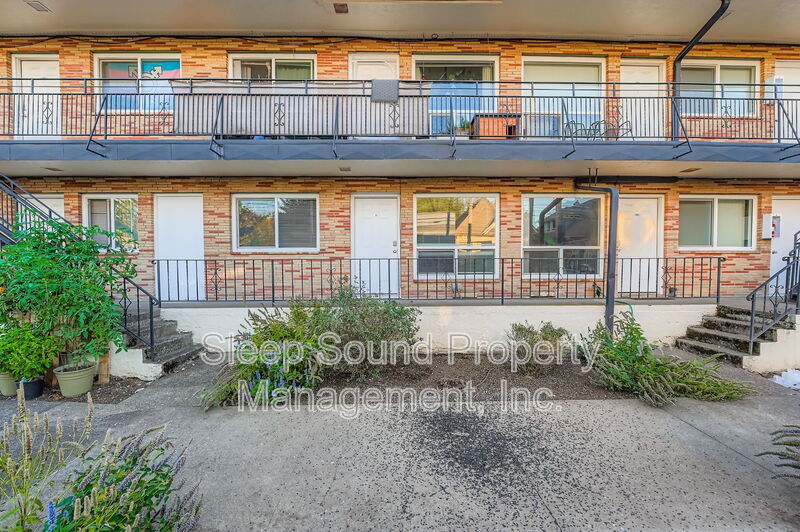Portland Condo: 130 NE 17th Ave