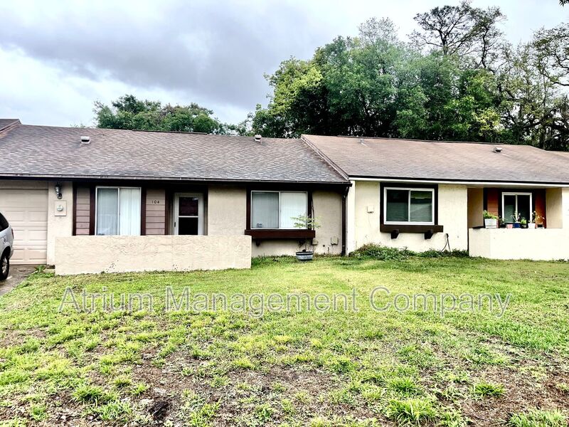 Sanford Condo: 104 Sycamore Ct