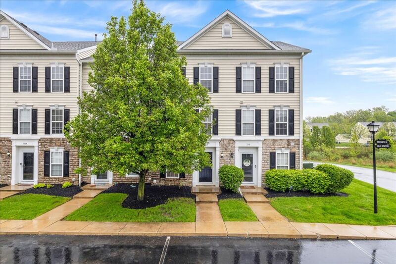New Albany House: 7208 Billy Goat Dr
