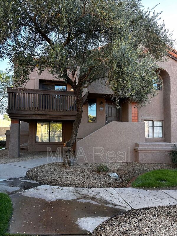 Tempe Condo: 700 E Mesquite Cir