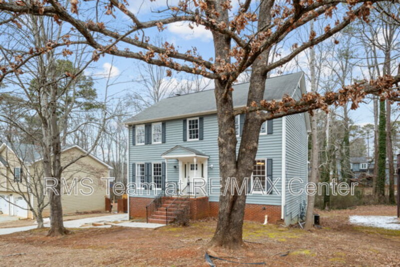 Lawrenceville House: 320 Saint Simons Cv