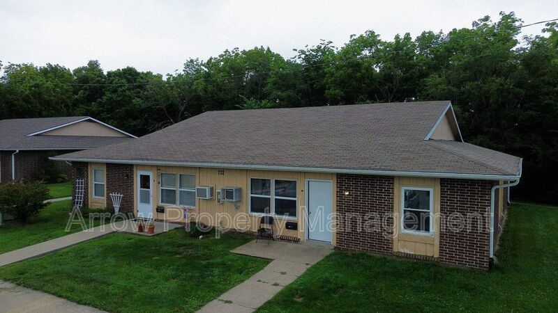 Maryville House: 515 East 7th Street-722-2