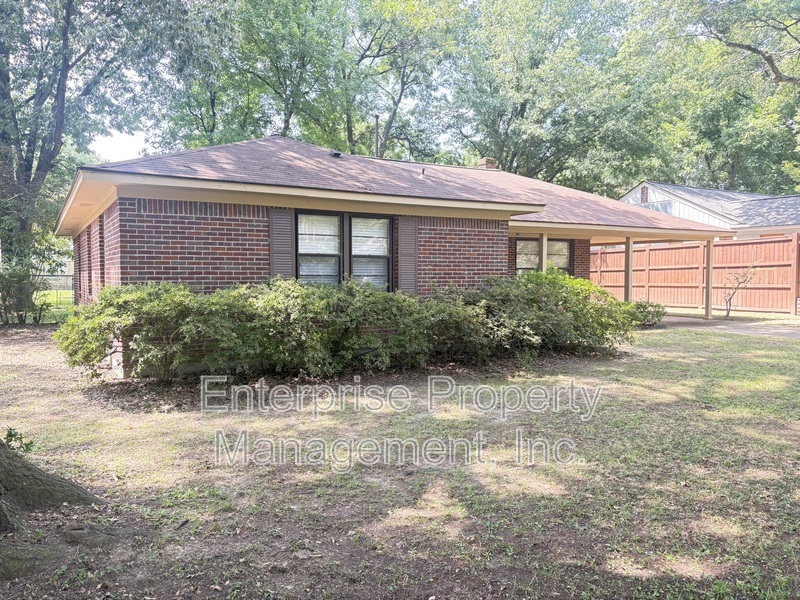 Memphis House: 5081 Whitehall Ave